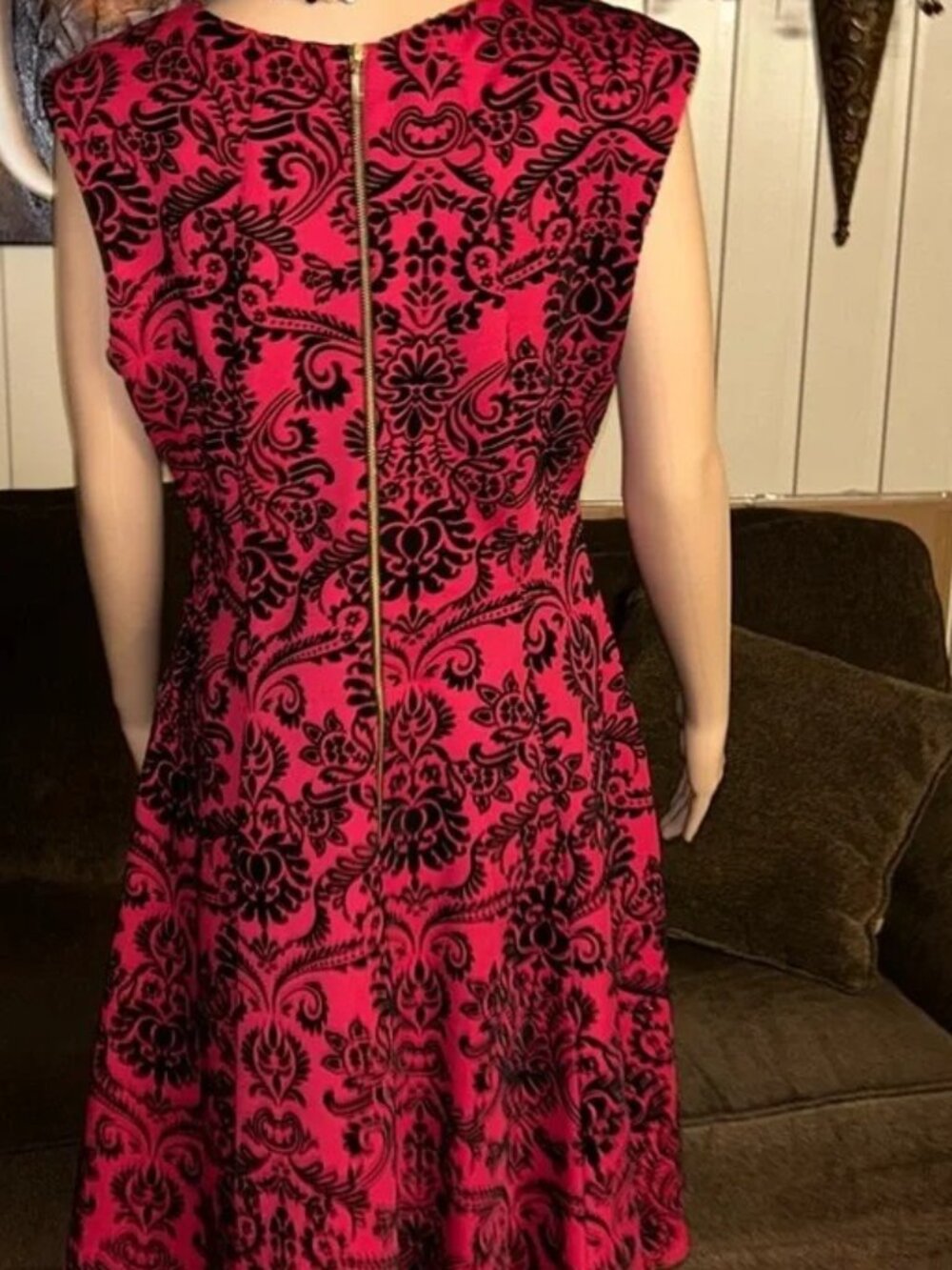 Roz & Ali Red Midi Dress w/Black Velvet Damask Flocking (Size 24) - Picture 5 of 8